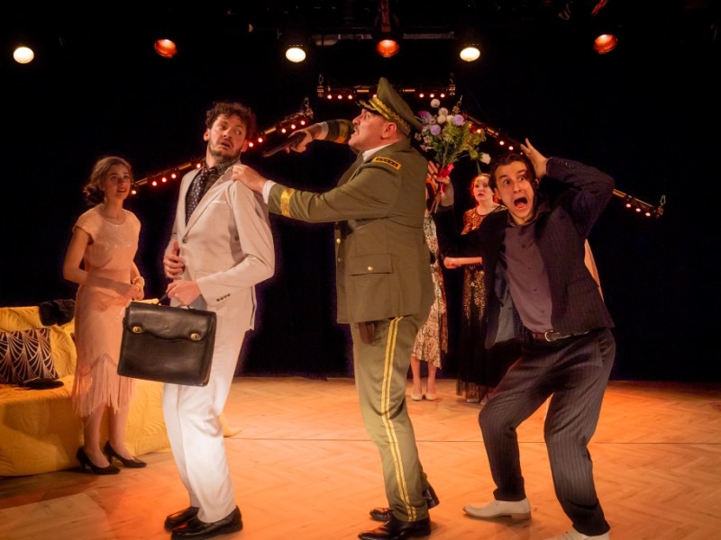 UN FIL A LA PATTE : Au Lucernaire, Feydeau comme un dessin animé